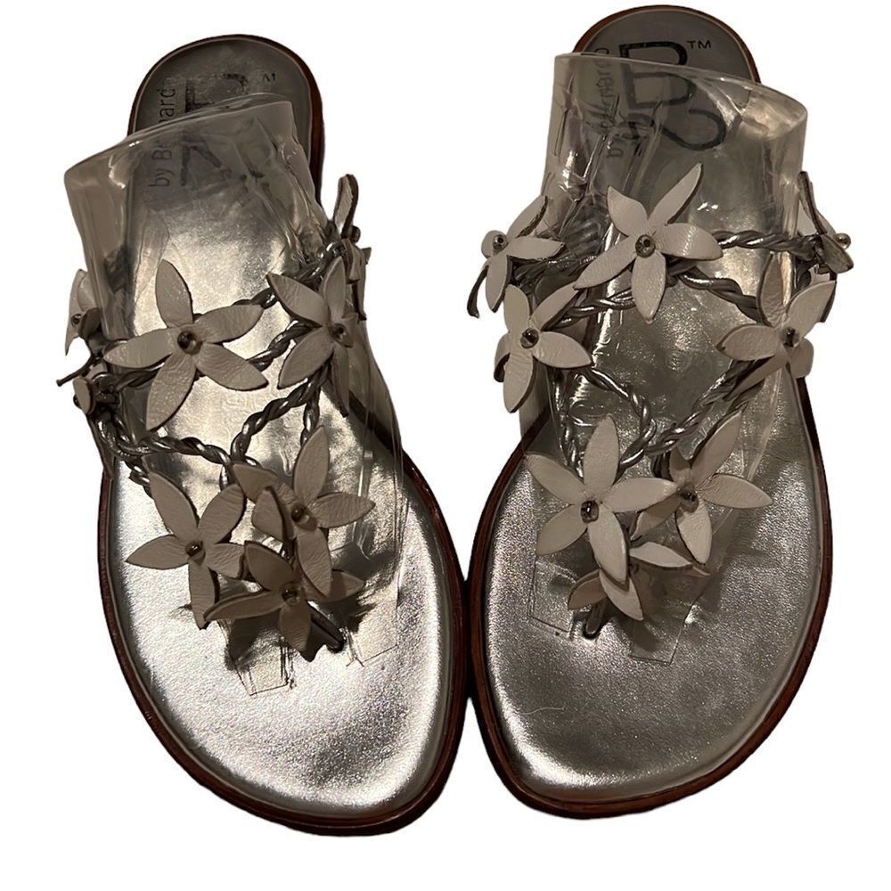 Beautiful Silver & white flowered leather sandals B2 by Bernardo worn 2x EUC